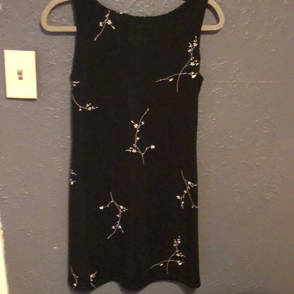 Jalate black dress with white flowers. - Picture 1 of 4